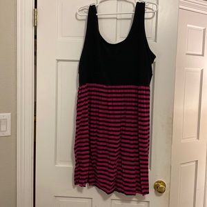 Cute cotton top dress in hot pink and black stripes! Animal friendly home